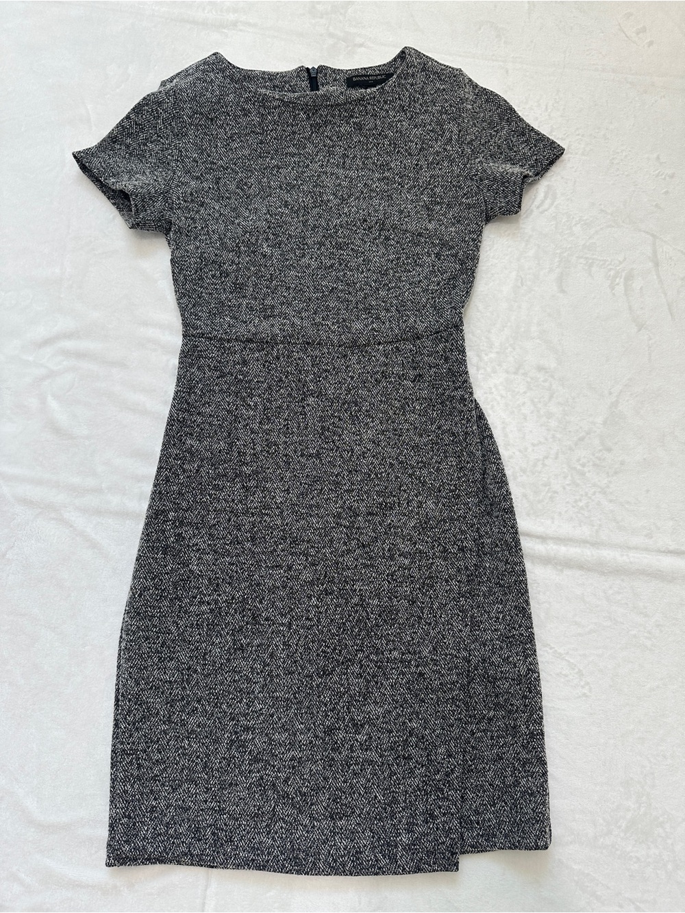 Classic Short-Sleeve Sheath Dress in Heather Gray